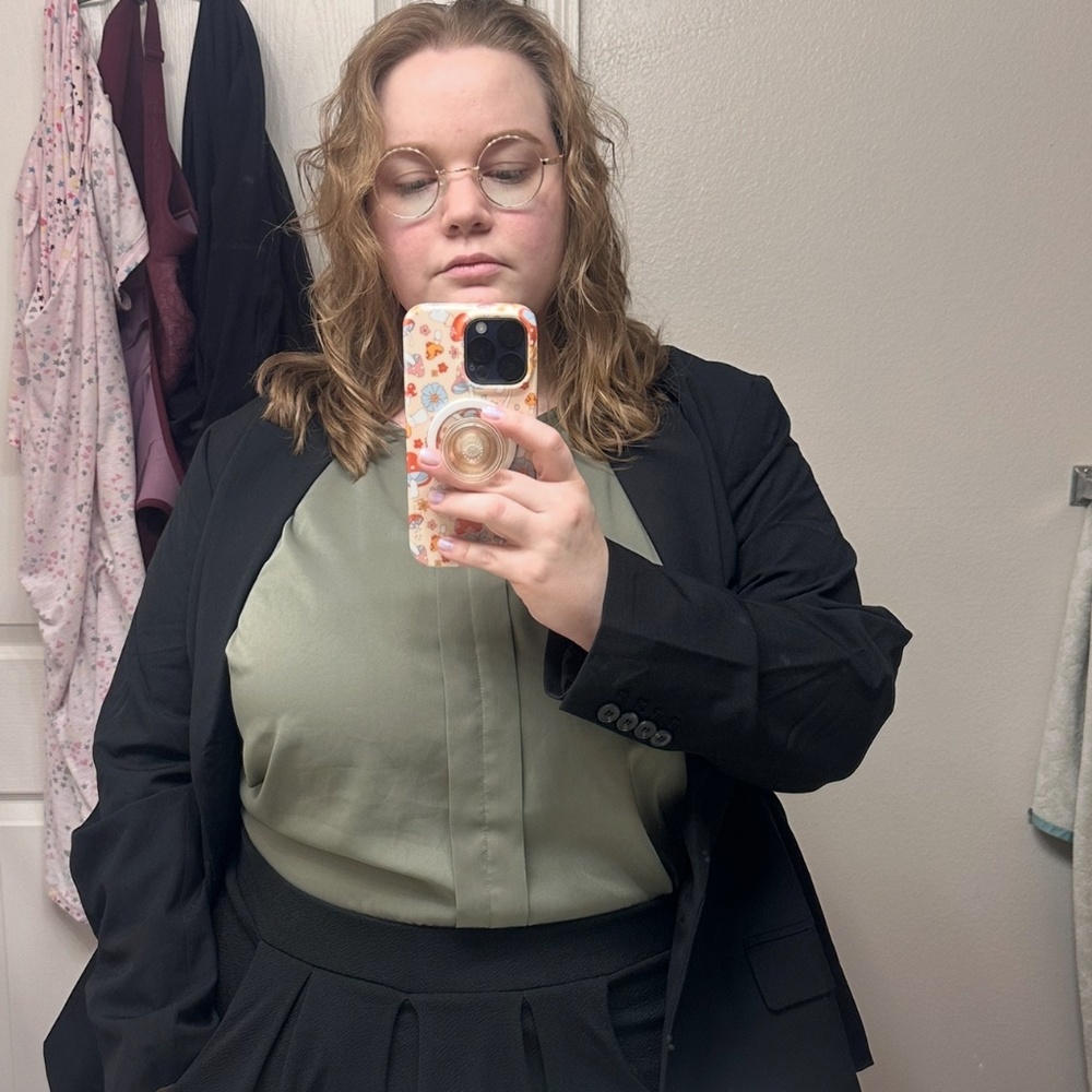 Meet your Posher, Ash